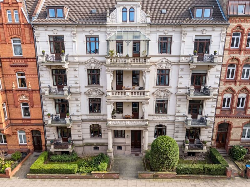 Wohnen über den Dächern Wiesbadens – Charmante Maisonette mit Sonnenterrasse